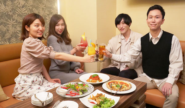 Ĺ��ι祳�󡦥���ѤǤνв�