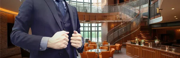 スーツの男性