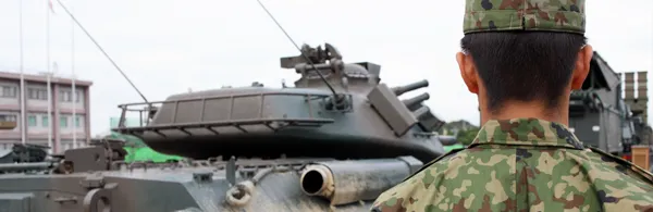 自衛官の後ろ姿