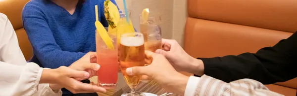 合コンする男女のイメージ
