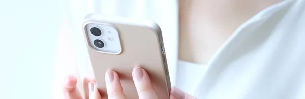 スマホを操作